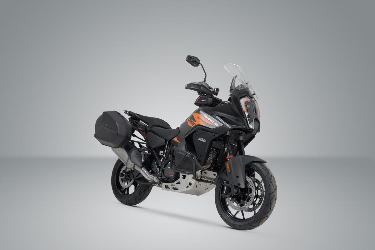 KTM 1390 Super Adventure con maletas laterales AERO ABS y accesorios SW-MOTECH.
