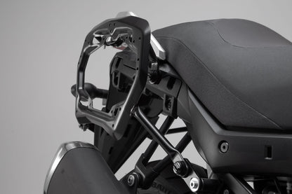 SW-MOTECH Soporte lateral PRO Negro. Suzuki DL 650 (16-).