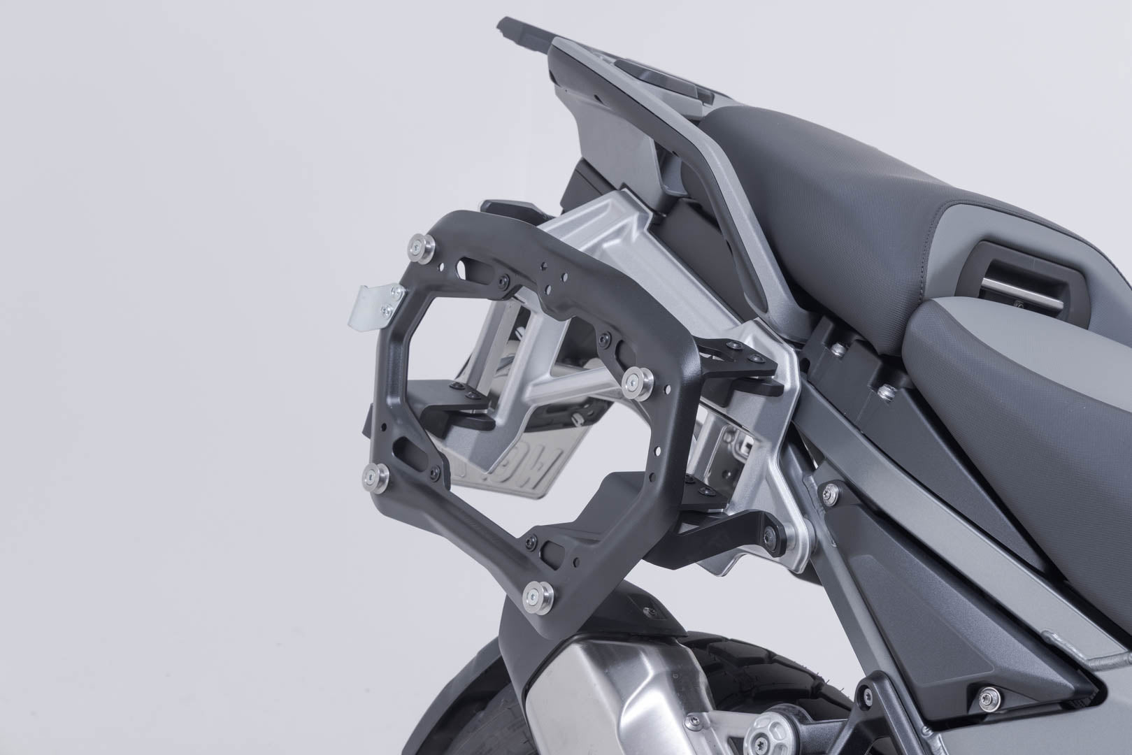 SW-MOTECH Soporte lateral PRO para portaequipajes originales Negro. BMW R 1300 GS Adventure (24-).