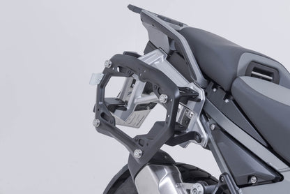 SW-MOTECH Soporte lateral PRO para portaequipajes originales Negro. BMW R 1300 GS Adventure (24-).