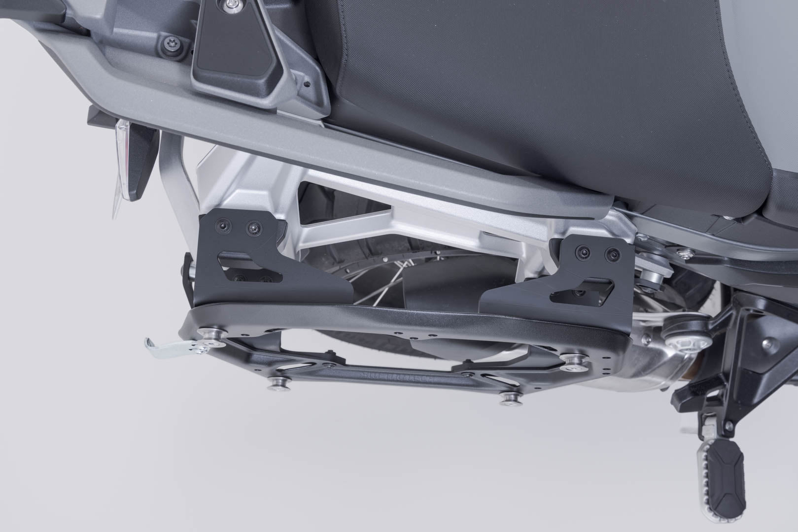 SW-MOTECH Soporte lateral PRO para portaequipajes originales Negro. BMW R 1300 GS Adventure (24-).