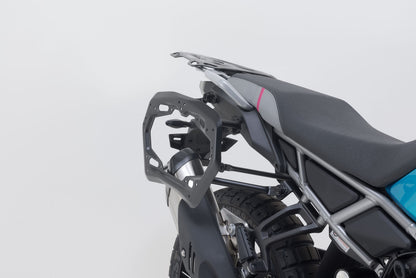SW-MOTECH Soporte lateral PRO Negro. CFMoto 450MT (23-).