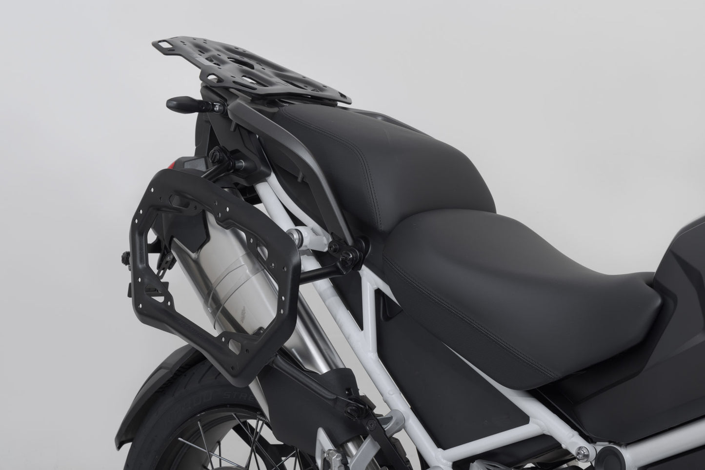 SW-MOTECH Soporte lateral PRO Negro. Tri Tiger 1200 Rally/GT Explorer (22-).