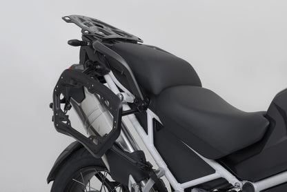 SW-MOTECH Soporte lateral PRO Negro. Tri Tiger 1200 Rally/GT Explorer (22-).