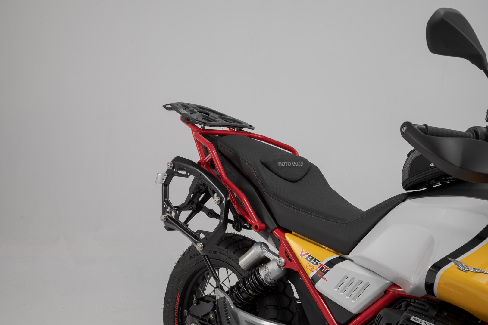 SW-MOTECH Soporte lateral PRO Negro. Moto Guzzi V85 TT (19-23).
