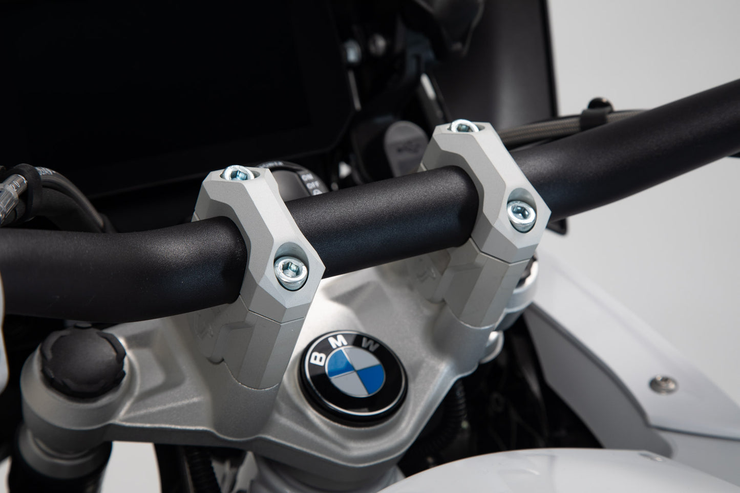 SW-MOTECH Elevador de manillar h=40 mm. Plateado. R1200GS (12-18) R1250GS (18-).