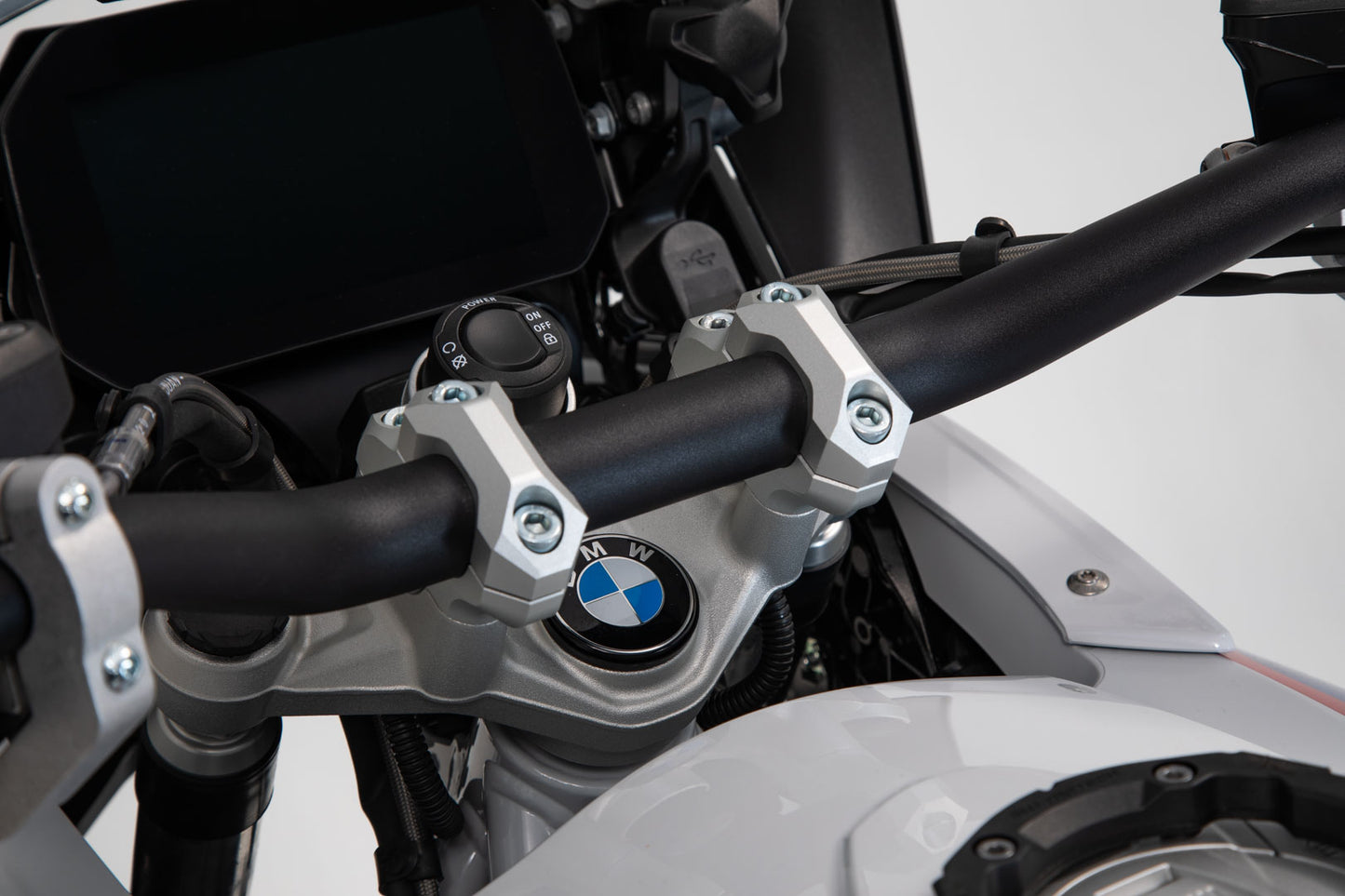 SW-MOTECH Acercador de manillar Eleva 32 mm. Acerca 20 mm. Plateado. Modelos BMW.
