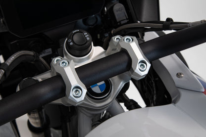 SW-MOTECH Acercador de manillar Eleva 32 mm. Acerca 20 mm. Plateado. Modelos BMW.