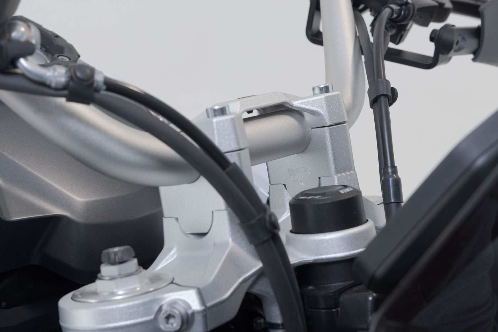 SW-MOTECH Elevador de manillar H=30 mm. Plateado. BMW F 750/800 GS (17-).