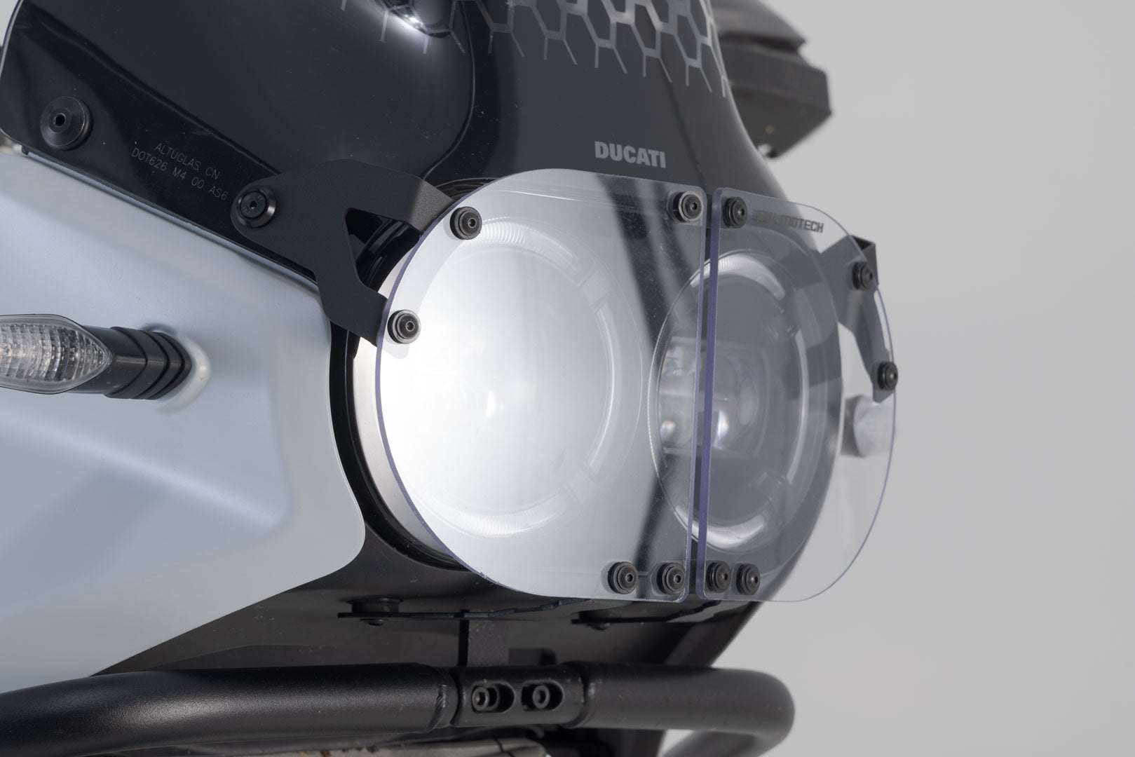 SW-MOTECH Protección de faros Soporte con embellecedor. Ducati DesertX (22-).