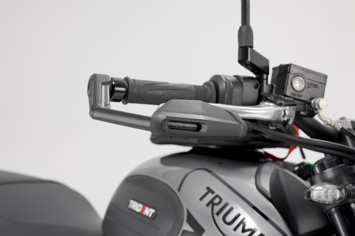 SW-MOTECH Protectores de maneta con deflector de aire Negro. Para modelos KTM / Triumph.