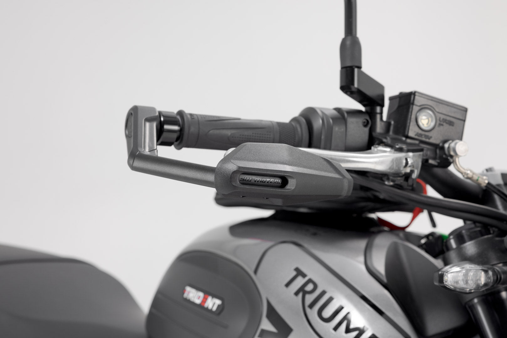 SW-MOTECH Protectores de maneta con deflector de aire Negro. Para modelos KTM / Triumph.