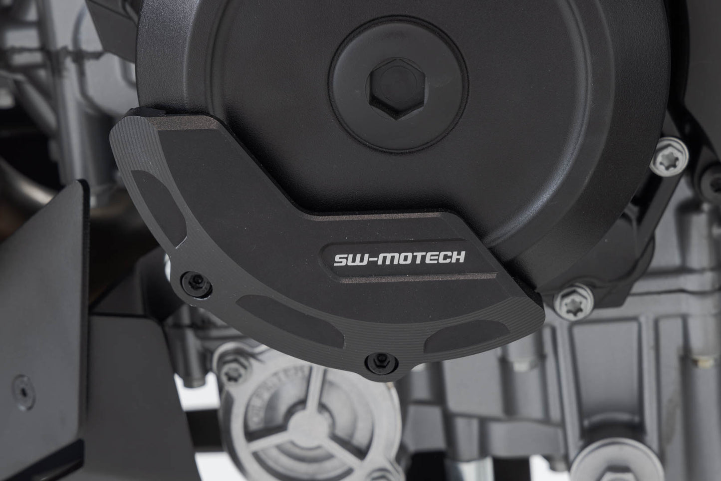 SW-MOTECH Protector de la tapa para la carcasa del motor Negro. KTM 990 Duke (23-).