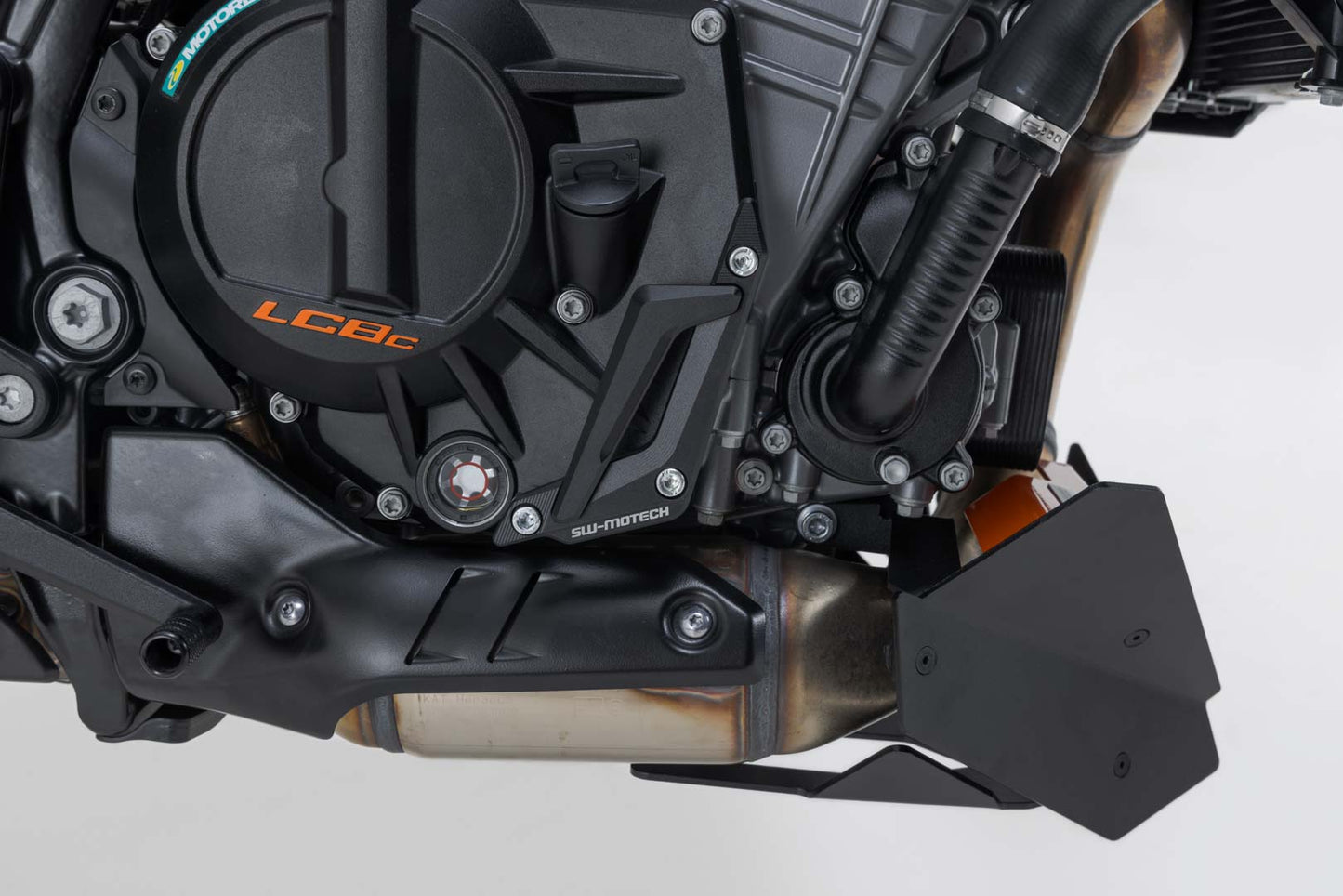 SW-MOTECH Protector de la tapa para la carcasa del motor Negro. KTM 990 Duke (23-).
