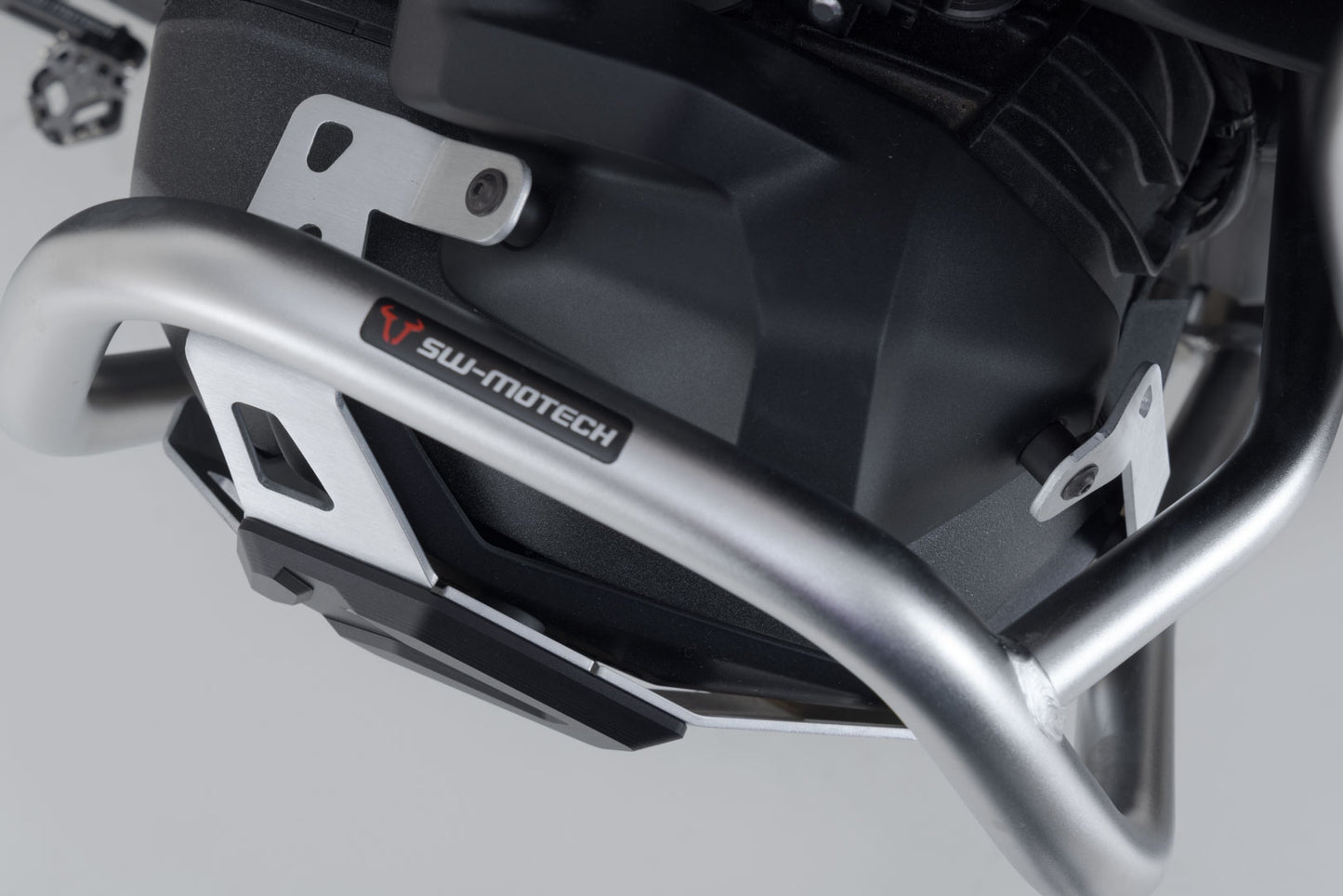 SW-MOTECH Protector de los cilindros Negro/plateado. BMW R 1300 GS R 1300 R/RS.