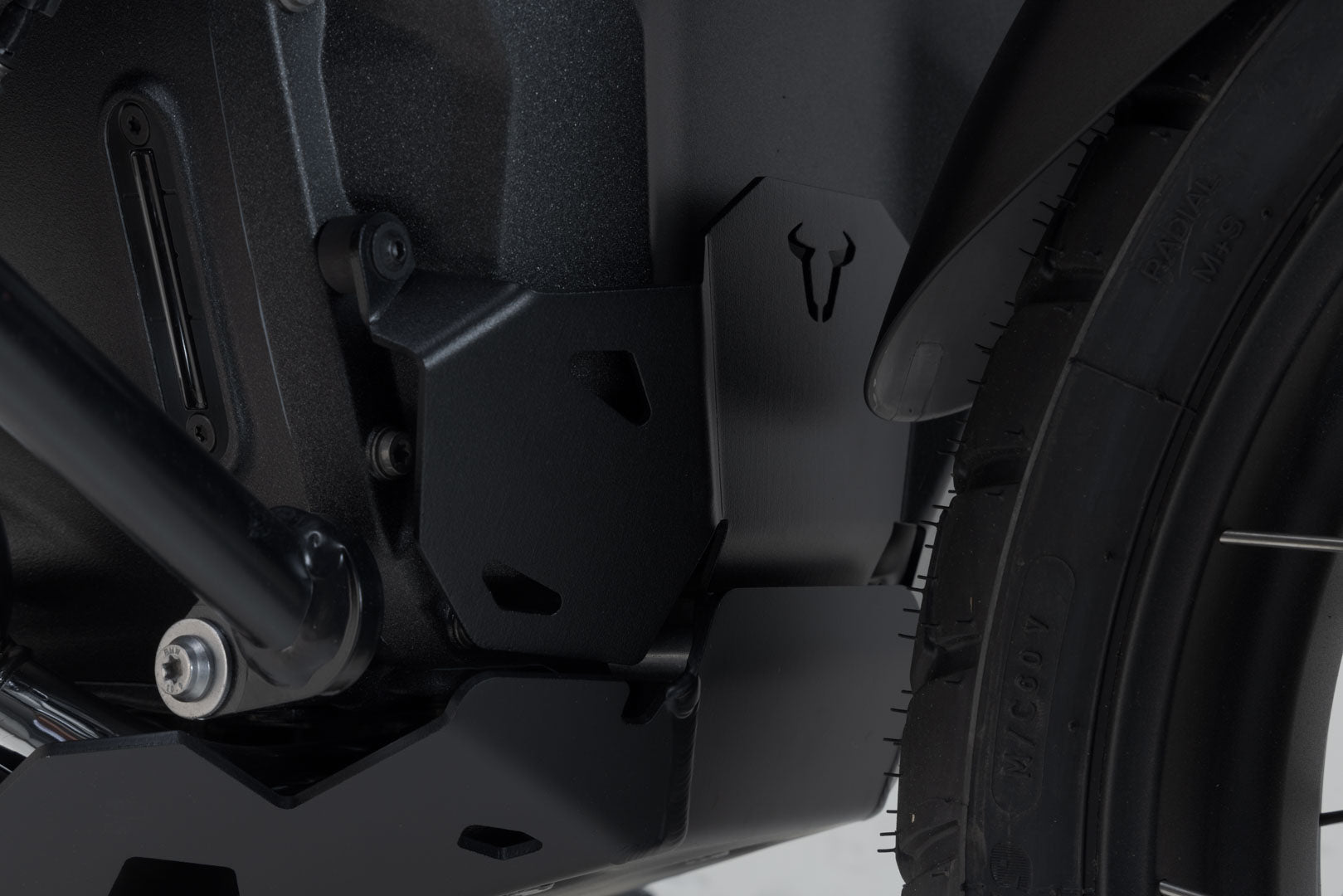 SW-MOTECH Extensión de protección para el motor Negro. BMW R 1300 GS / Adventure R 1300 R/RT.
