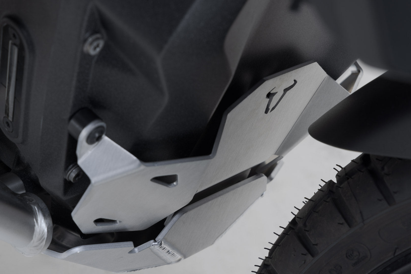 SW-MOTECH Extensión de protección para el motor Plateado. BMW R 1300 GS / Adventure R 1300 R/RT.