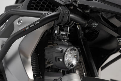 SW-MOTECH Adaptador para el soporte para luces SW-MOTECH Negro. Para los faros antiniebla orig. de BMW.