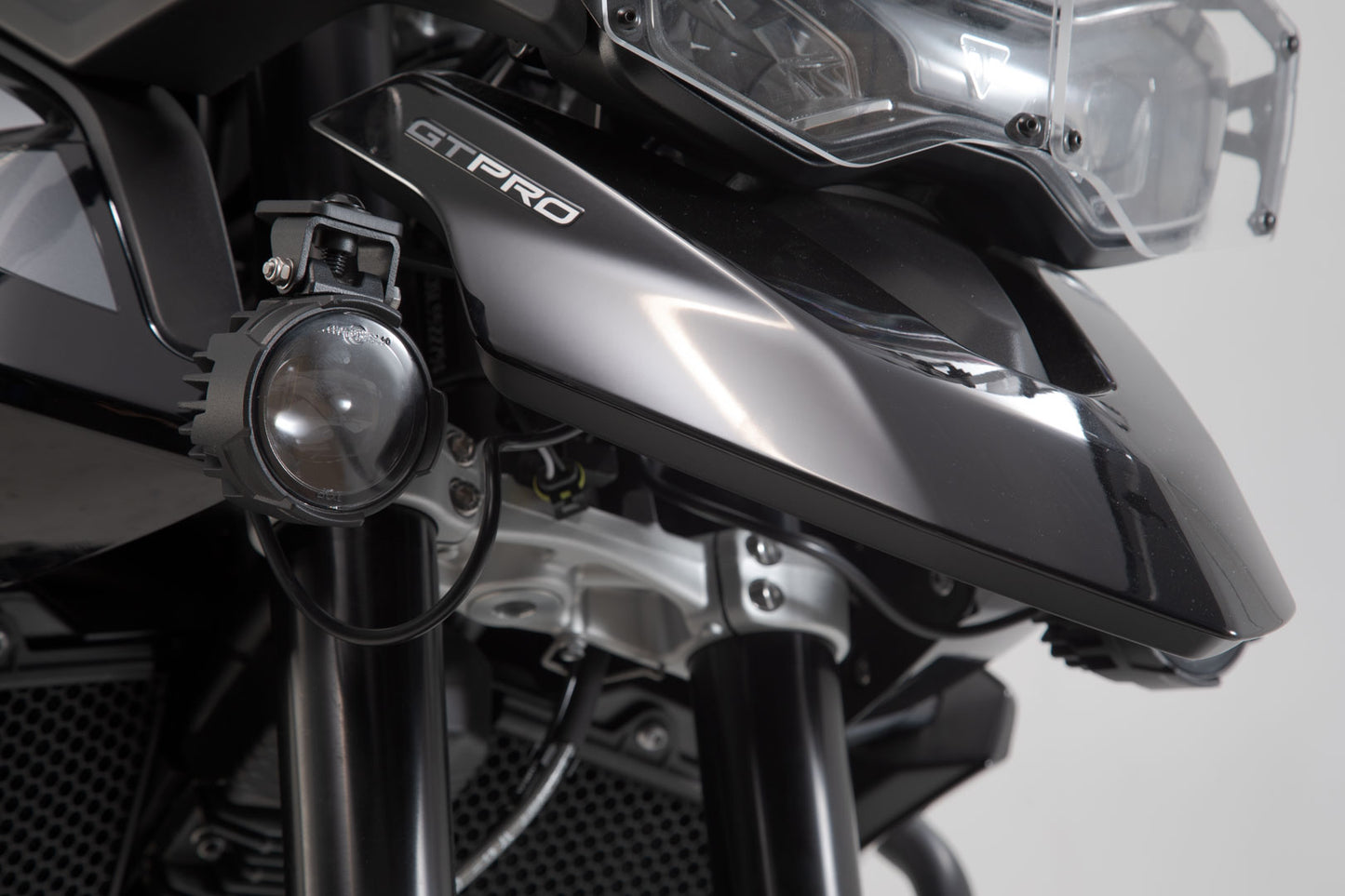 SW-MOTECH Soporte para luces Negro. Triumph Tiger 900/GT/Rally/Pro (19-23).