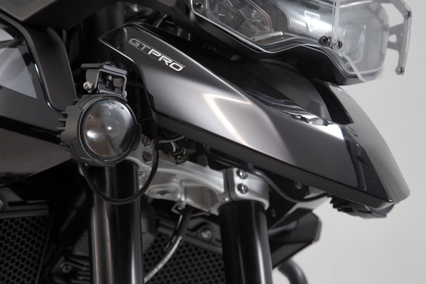 SW-MOTECH Soporte para luces Negro. Triumph Tiger 900/GT/Rally/Pro (19-23).