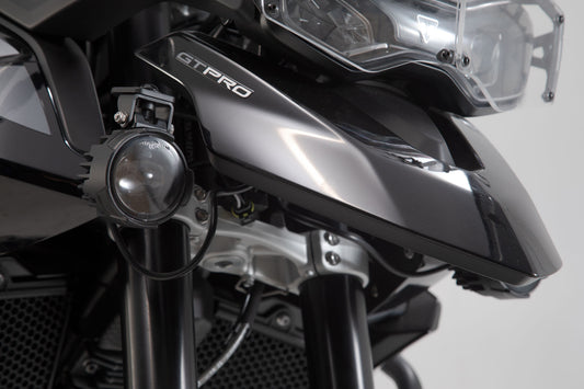 SW-MOTECH Soporte para luces Negro. Triumph Tiger 900/GT/Rally/Pro (19-23).