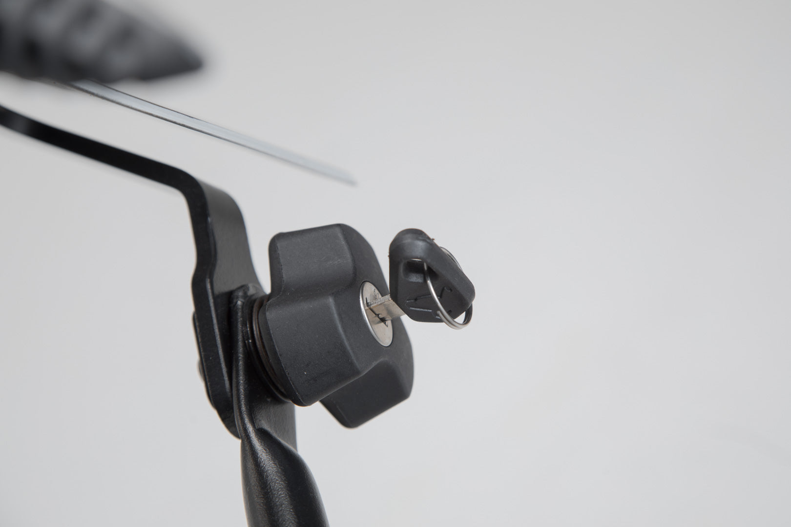 SW-MOTECH Dispositivo antirrobo para soportes laterales PRO QUICK-LOCK. Juego de 2 cerraduras y llaves.