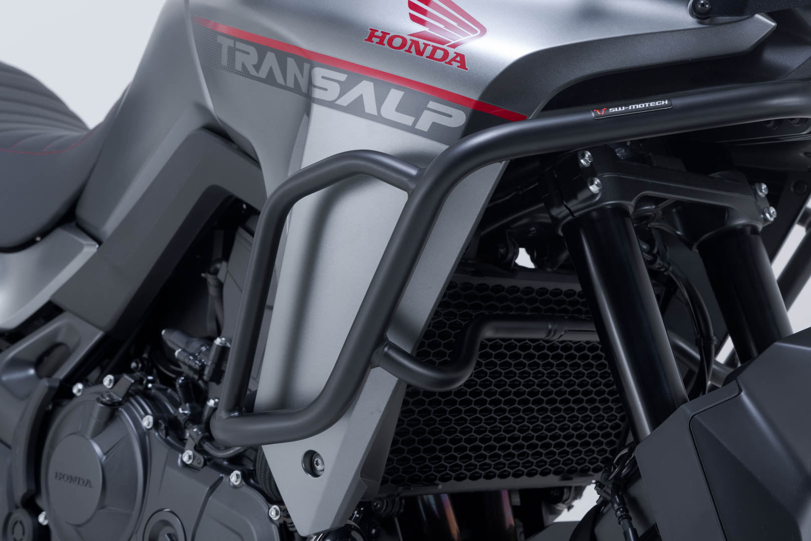 SW-MOTECH Protecciones laterales de motor Negro. Honda XL750 Transalp (22-).