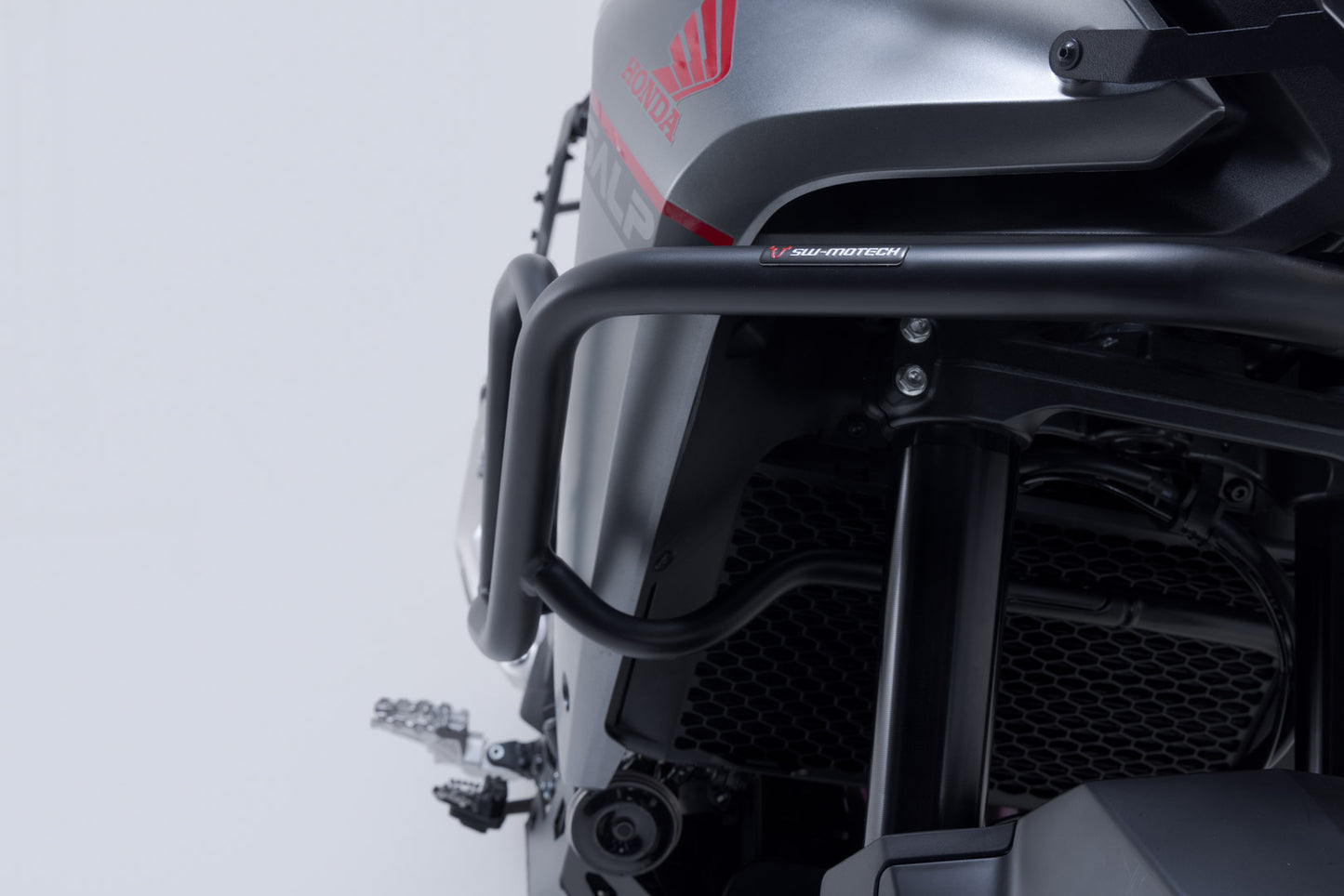 SW-MOTECH Protecciones laterales de motor Negro. Honda XL750 Transalp (22-).