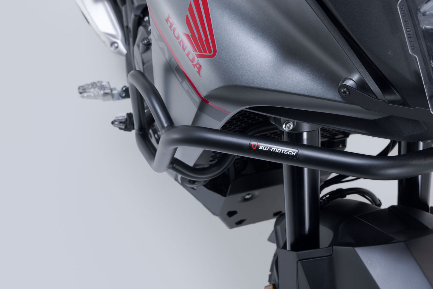 SW-MOTECH Protecciones laterales de motor Negro. Honda XL750 Transalp (22-).