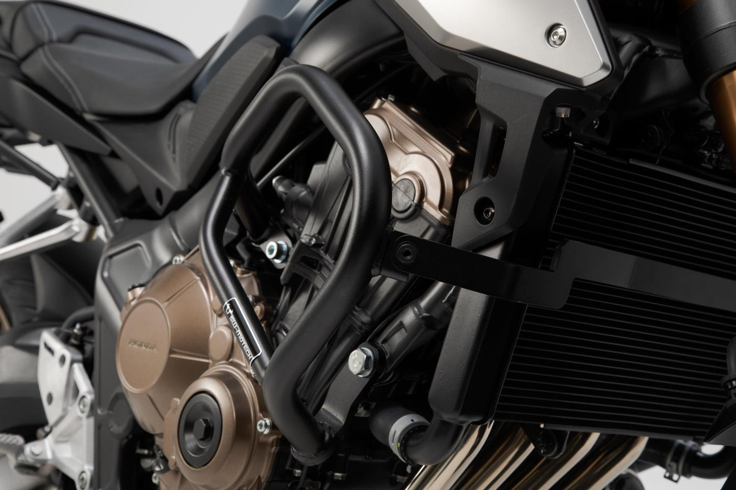 SW-MOTECH Protecciones laterales de motor Negro. Honda CB650F (14-18) / CB650R (18-).