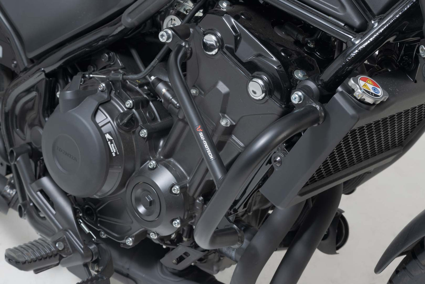 SW-MOTECH Potecciones laterales de motor Negro. Honda CMX 500 Rebel (16-) CL500 (22-).