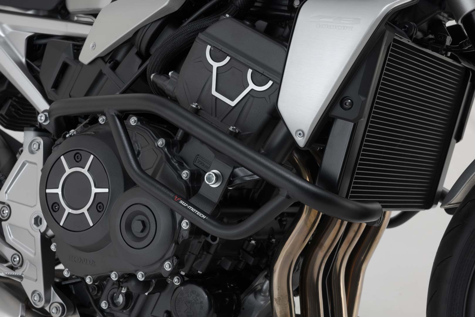 SW-MOTECH Protecciones laterales de motor Negro. Honda CB1000R (18-).