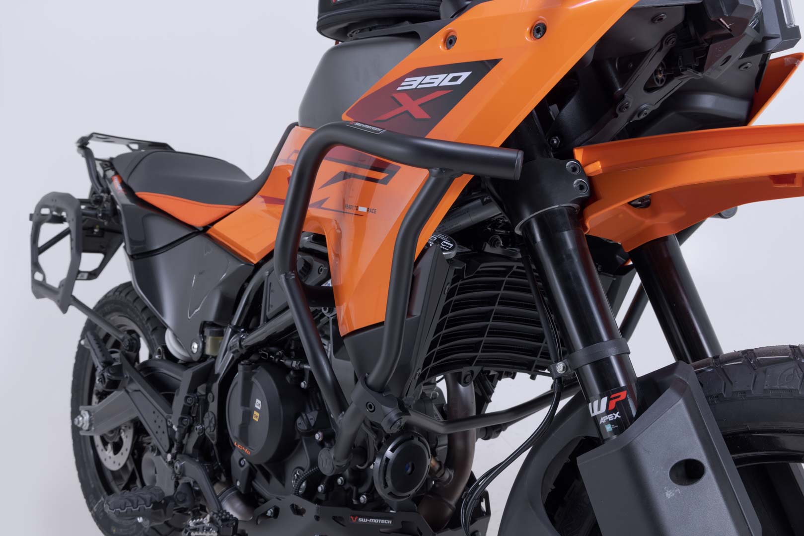 SW-MOTECH Protecciones laterales de motor Negro. KTM 250 Adv 390 Adv (25-).