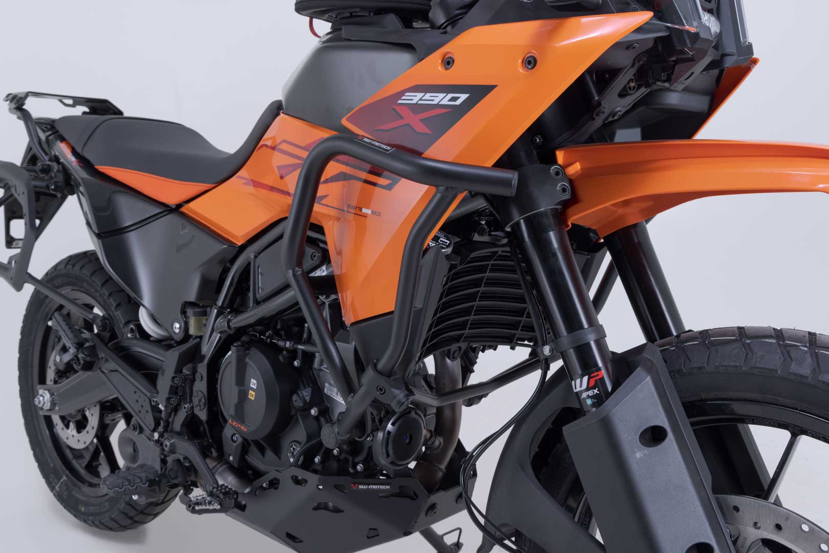 SW-MOTECH Protecciones laterales de motor Negro. KTM 250 Adv 390 Adv (25-).