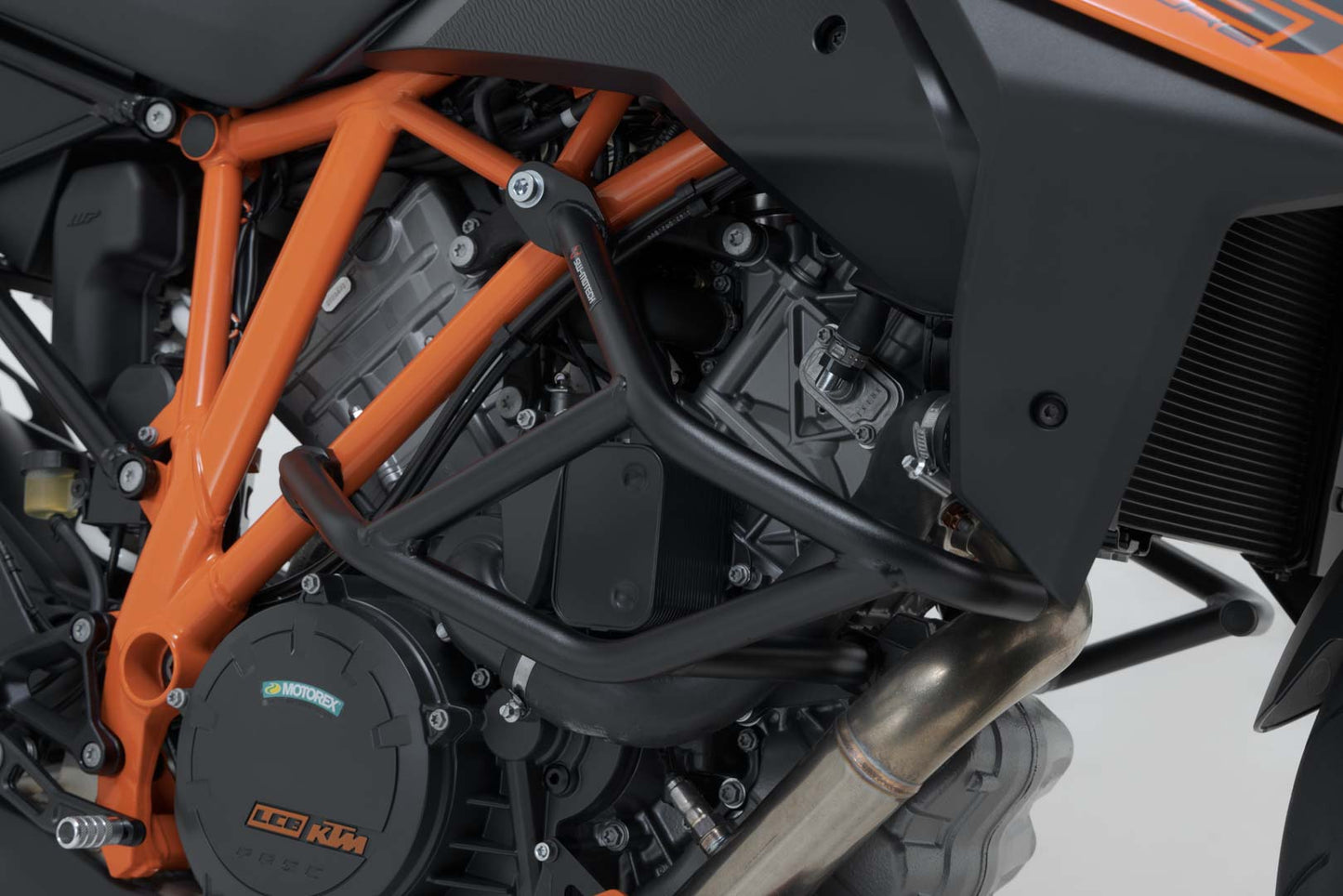 SW-MOTECH Protecciones laterales de motor Negro. KTM 1290 Super Duke R / GT.