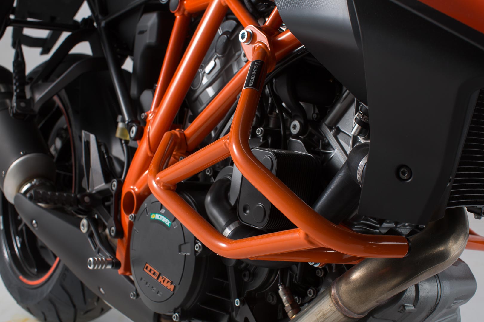SW-MOTECH Protecciones laterales de motor Naranja. KTM 1290 Super Duke R / GT.