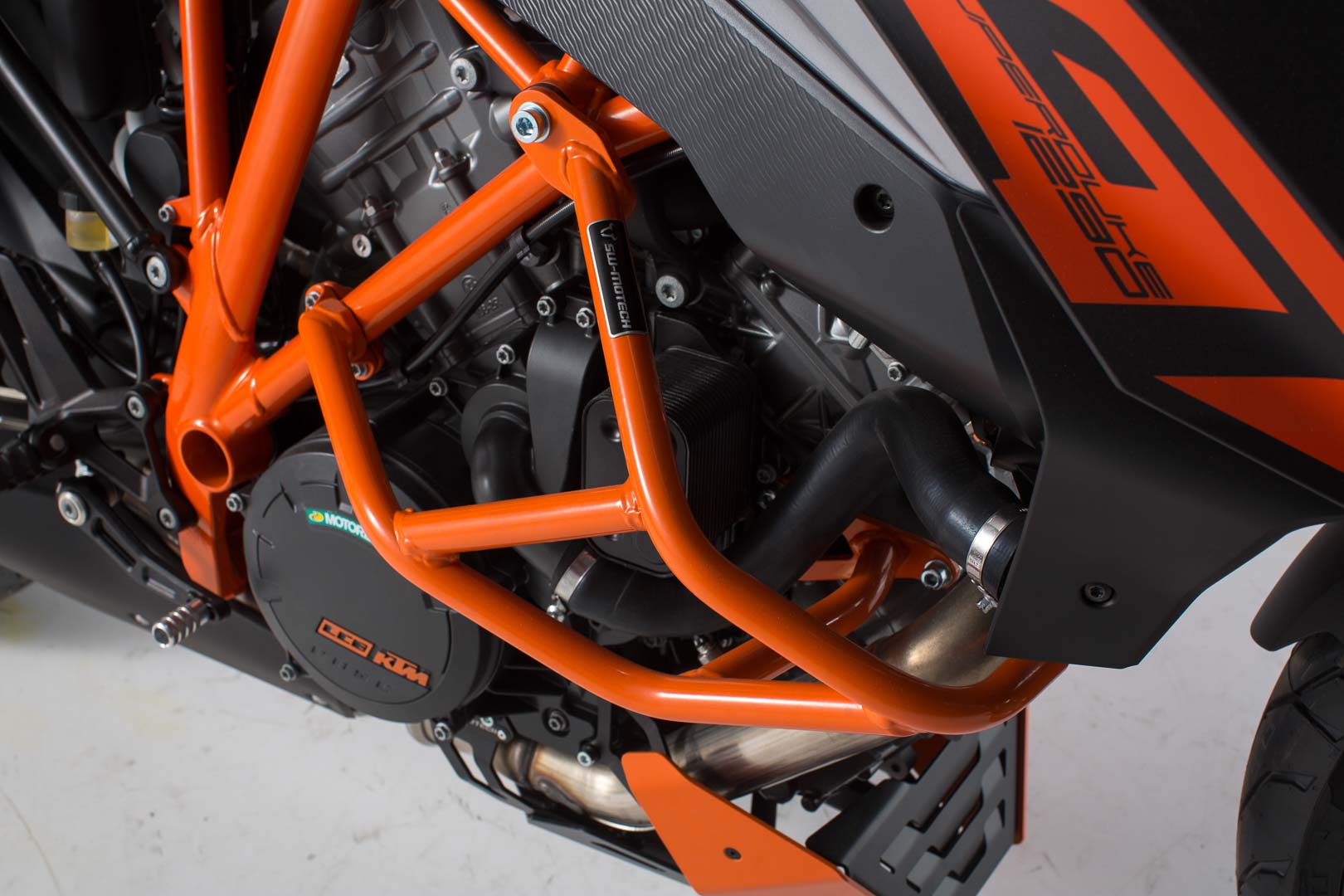 SW-MOTECH Protecciones laterales de motor Naranja. KTM 1290 Super Duke R / GT.