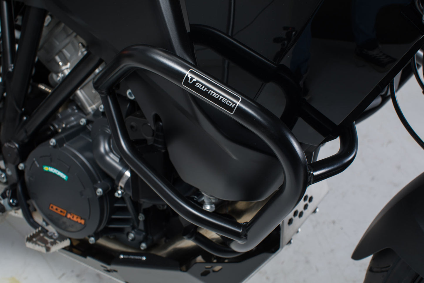 SW-MOTECH Protecciones laterales de motor Negro. KTM 1050/1090 Adv 1290 SAdv S.