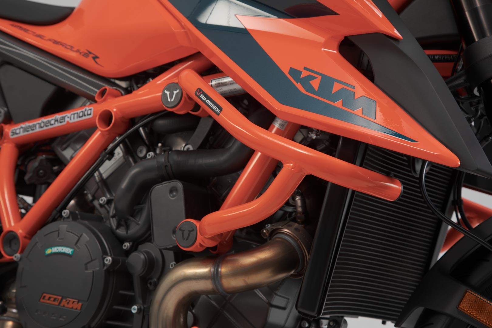 SW-MOTECH Protecciones laterales de motor Naranja. KTM 1290 Super Duke R / EVO (19-).