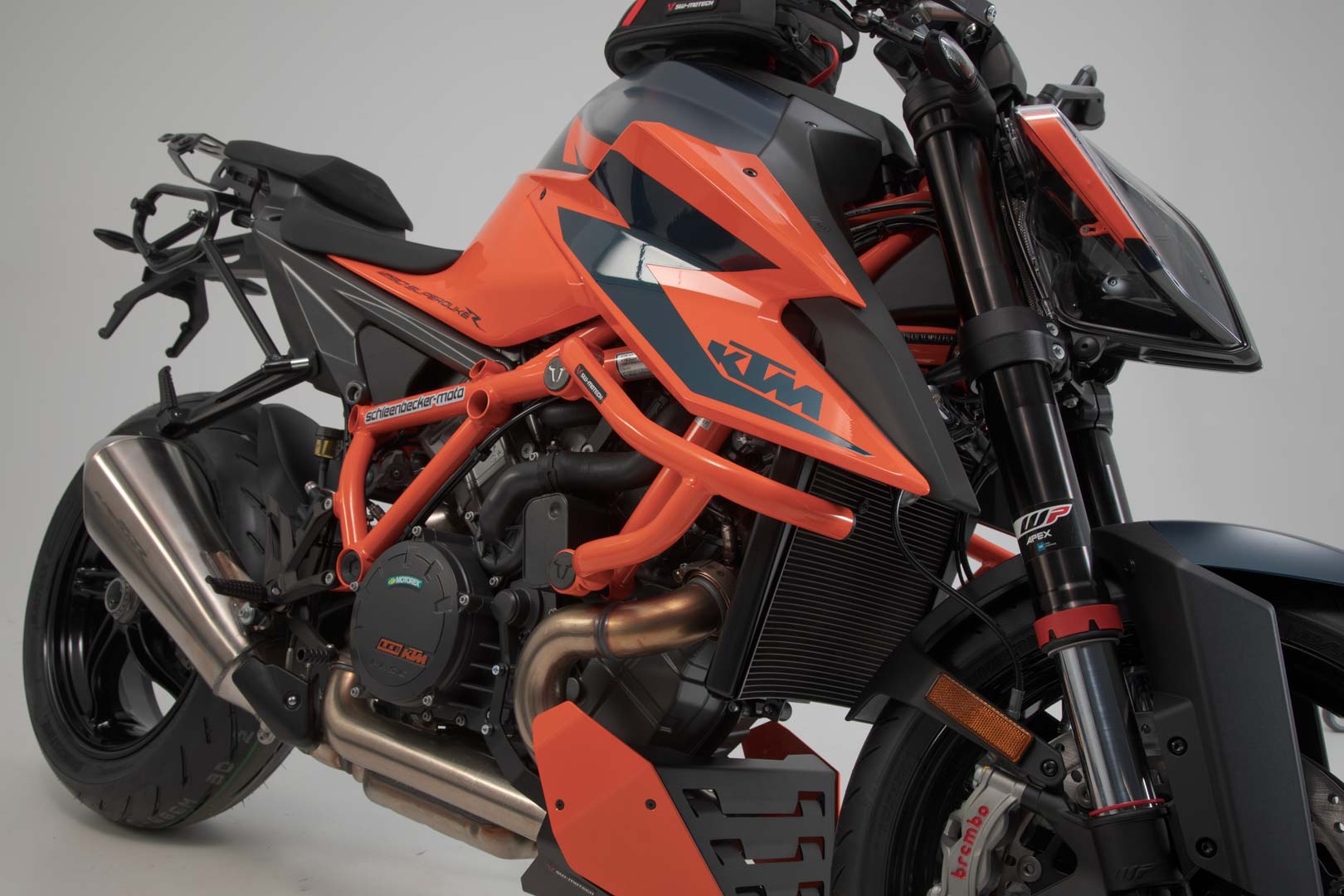 SW-MOTECH Protecciones laterales de motor Naranja. KTM 1290 Super Duke R / EVO (19-).