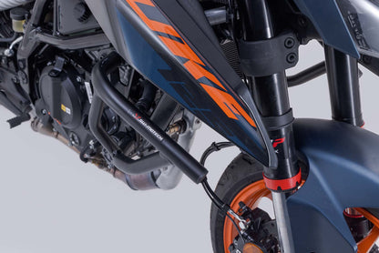 SW-MOTECH Protecciones laterales de motor Negro. 125/390 Duke (23-) Svartpil/Vitpil 401.
