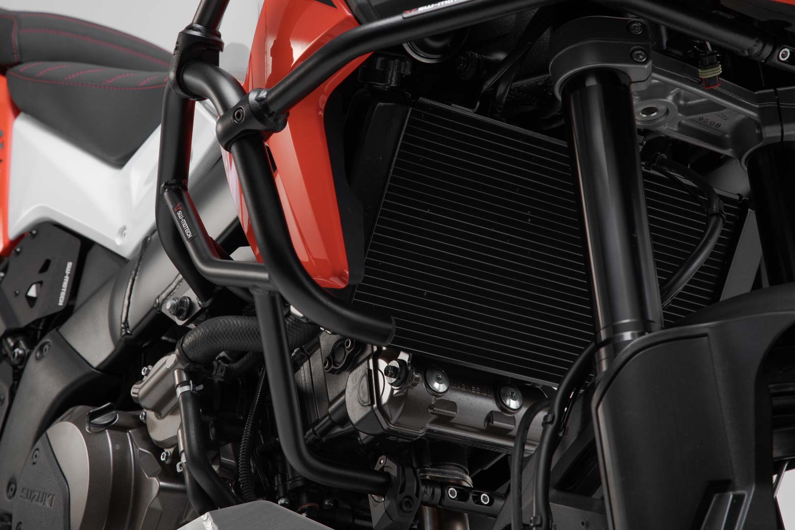 SW-MOTECH Protecciones laterales de motor Negro. Suzuki V-Strom 1050 (19-).