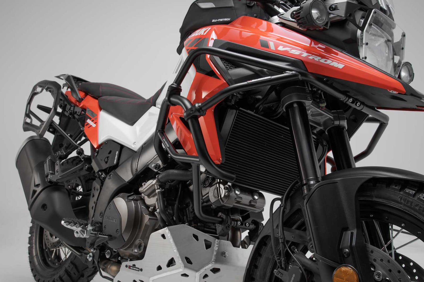 SW-MOTECH Protecciones laterales de motor Negro. Suzuki V-Strom 1050 (19-).