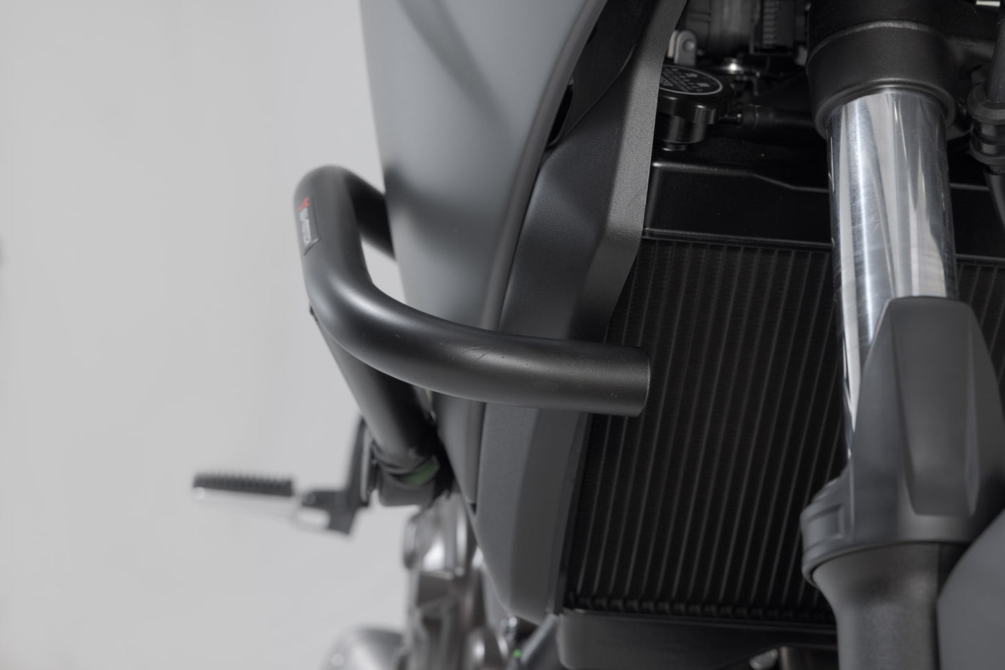SW-MOTECH Protecciones laterales de motor Negro. Yamaha MT-07 / Tracer Tracer 7 / GT.