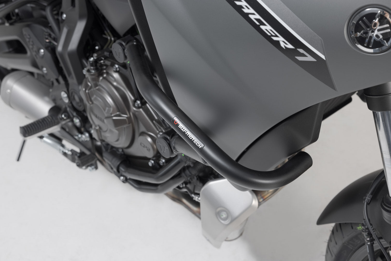 SW-MOTECH Protecciones laterales de motor Negro. Yamaha MT-07 / Tracer Tracer 7 / GT.