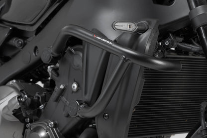 SW-MOTECH Protecciones laterales de motor Negro. Yamaha MT-09 / SP (20-) XSR900 (21-).