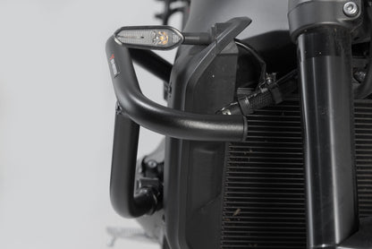SW-MOTECH Protecciones laterales de motor Negro. Yamaha MT-09 / SP (20-) XSR900 (21-).