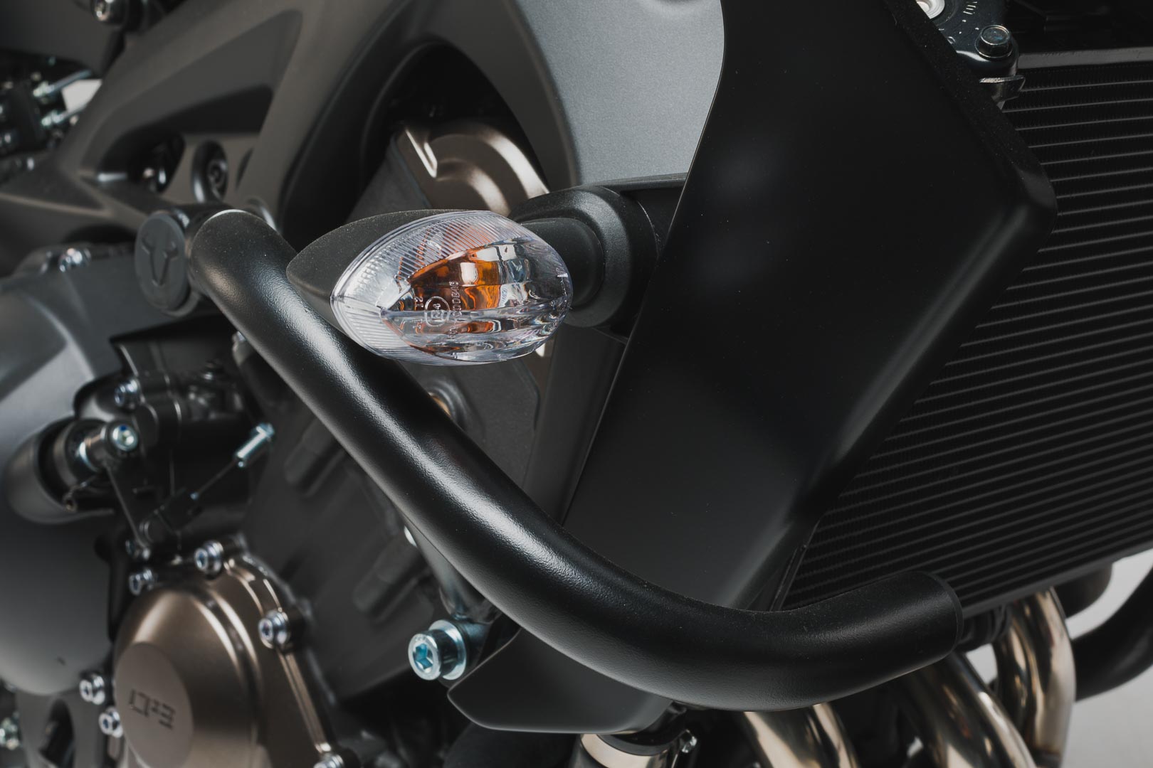 SW-MOTECH Protecciones laterales de motor Negro. Yamaha MT-09 (16-20) / SP (17-20).