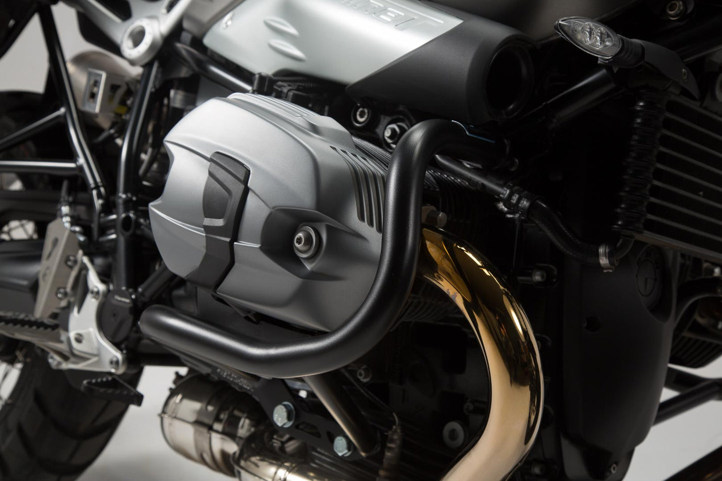 SW-MOTECH Protecciones laterales de motor Negro. Modelos BMW R nineT (14-).