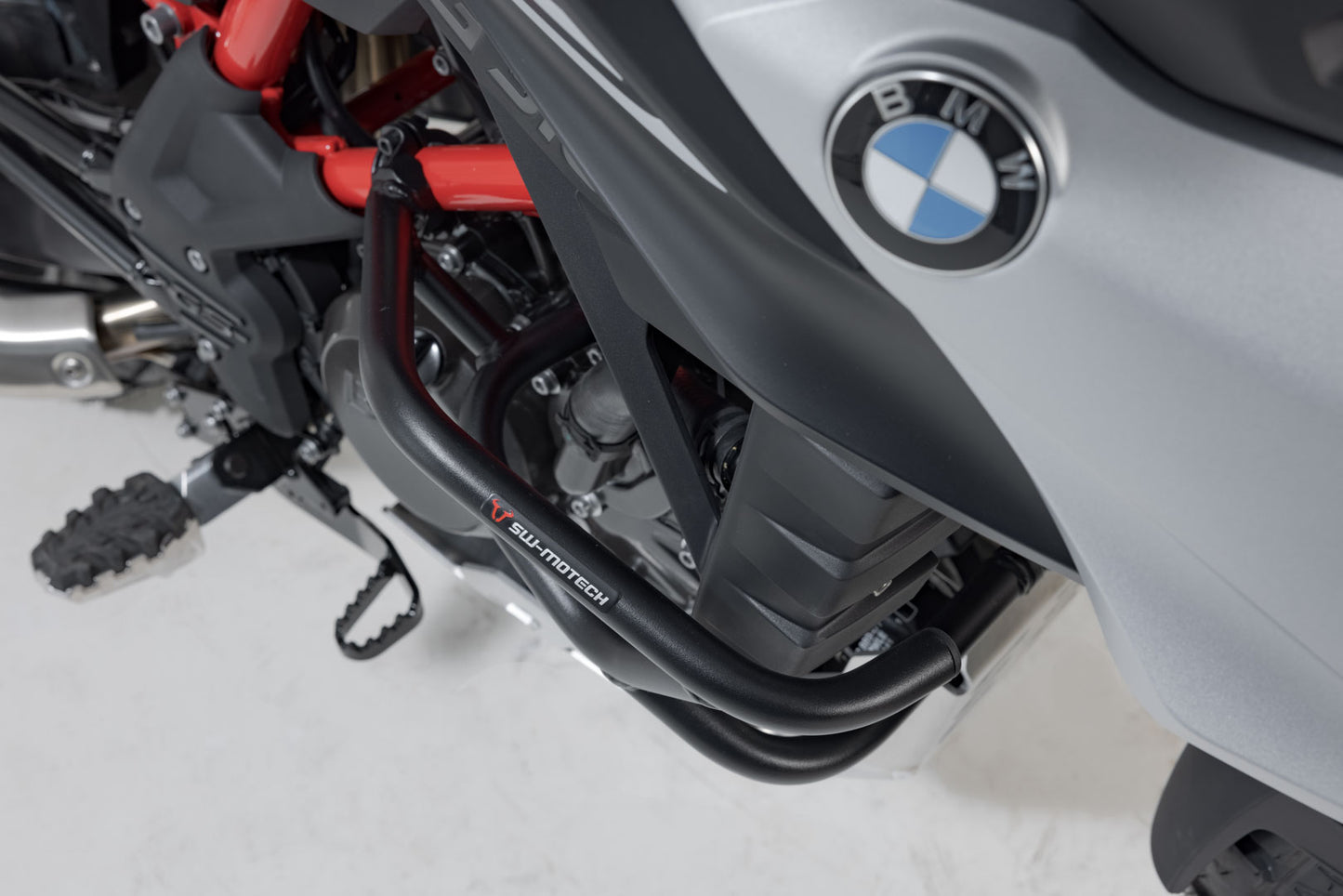 SW-MOTECH Protecciones laterales de motor Negro. BMW G310R (16-) / G 310 GS (17-).